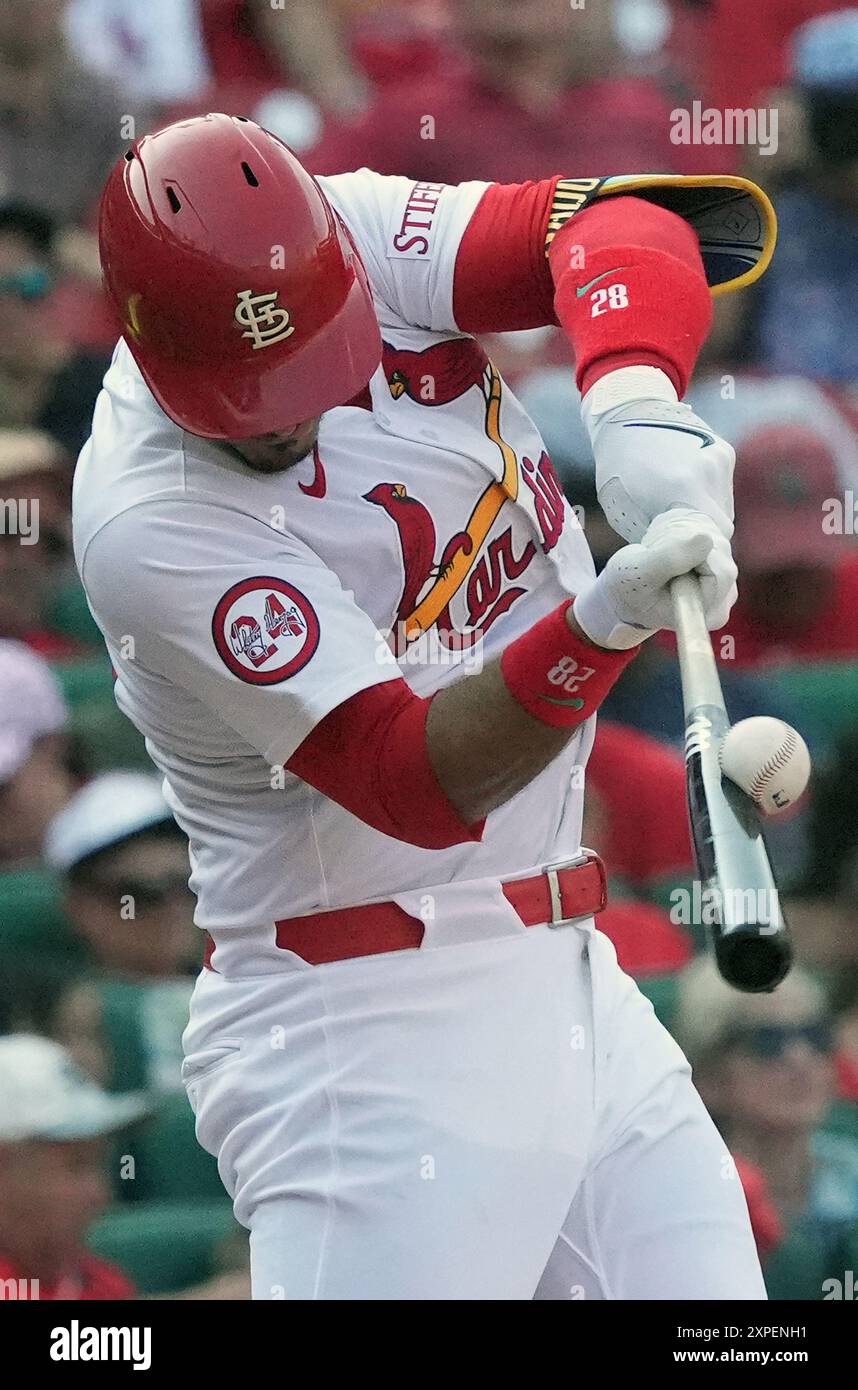 St. Louis, Usa. August 2024. Die St. Louis Cardinals schlagen am Montag, den 5. August 2024, im Busch Stadium in St. Louis einen Pop-Fly für einen Sieg im vierten Inning gegen die New York Mets. Foto: Bill Greenblatt/UPI Credit: UPI/Alamy Live News Stockfoto