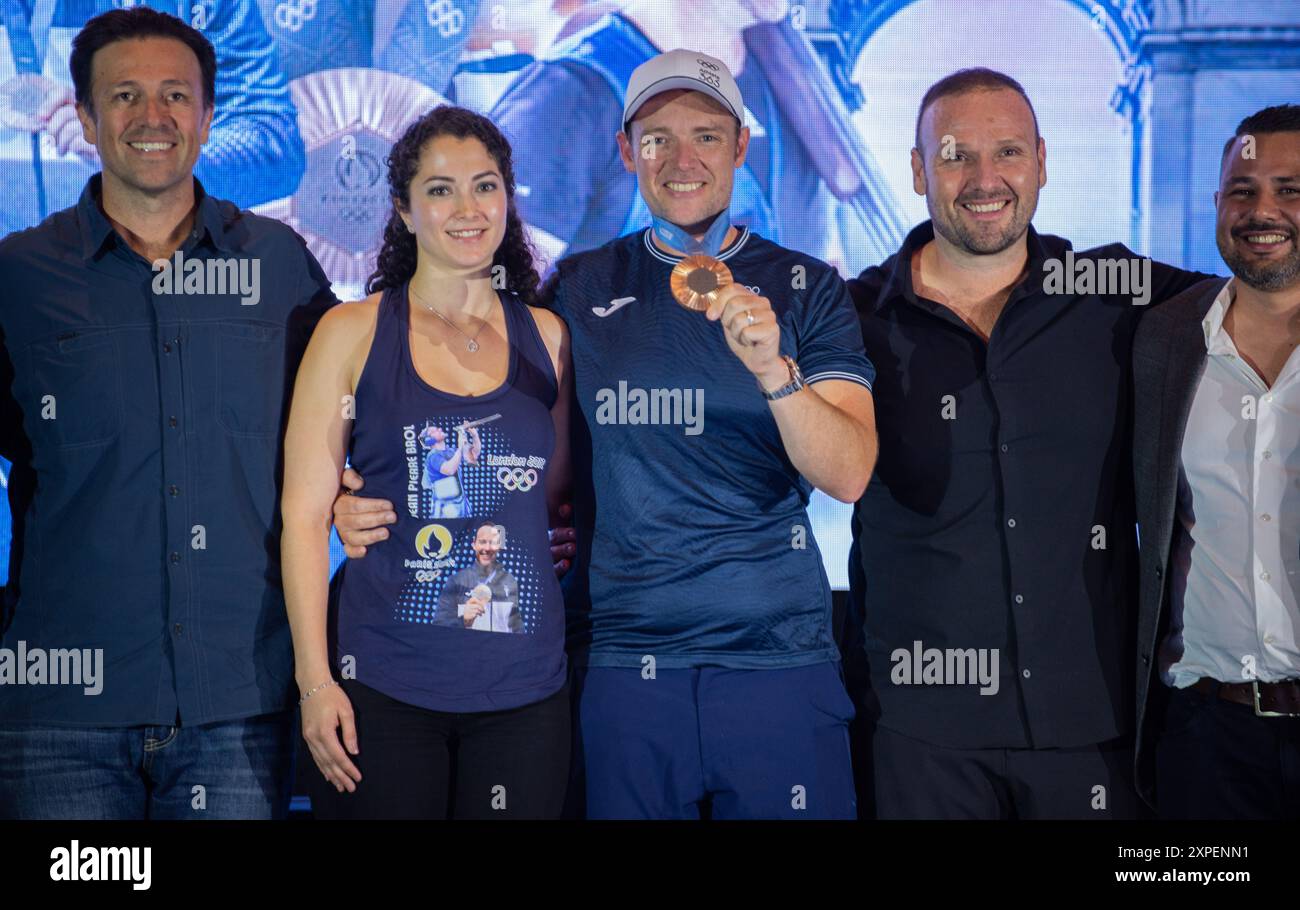 Guatemala-Stadt, Guatemala-Stadt, Guatemala. August 2024. Der guatemaltekische Shooter JEAN PIERRE BROL hat mit seiner Bronzemedaille bei den Olympischen Spielen 2024 in Paris Geschichte geschrieben. Seine Rückkehr nach Guatemala war ein Ereignis voller Emotionen und Stolz für das Land. Vor nur einer Woche fesselte seine herausragende Leistung beim Tontaubenschießen Millionen von Guatemalteken, und heute ist Brol wieder in seiner Heimat. (Kreditbild: © Fernando Chuy/ZUMA Press Wire) NUR REDAKTIONELLE VERWENDUNG! Nicht für kommerzielle ZWECKE! Stockfoto