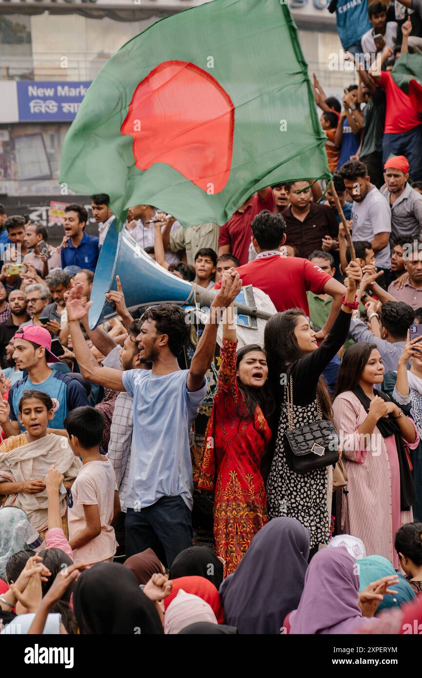 Bangladesch feiern den Freiheitstag ihres neuen Bangladeschs, Chittagong/Bangladesch, am 5. August 2024 Stockfoto