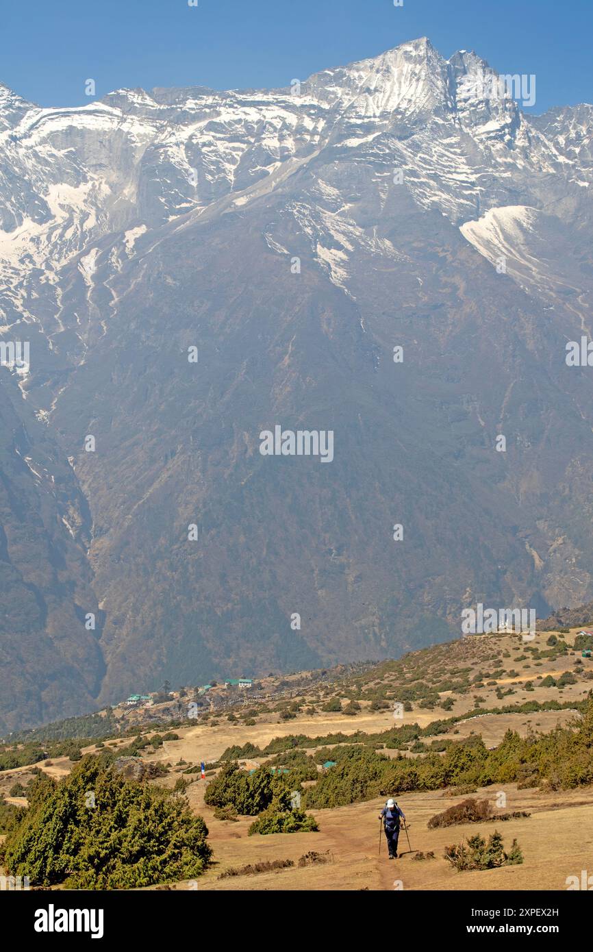 Wandern über den Landebahn Syangboche auf dem Everest Base Camp Trek Stockfoto
