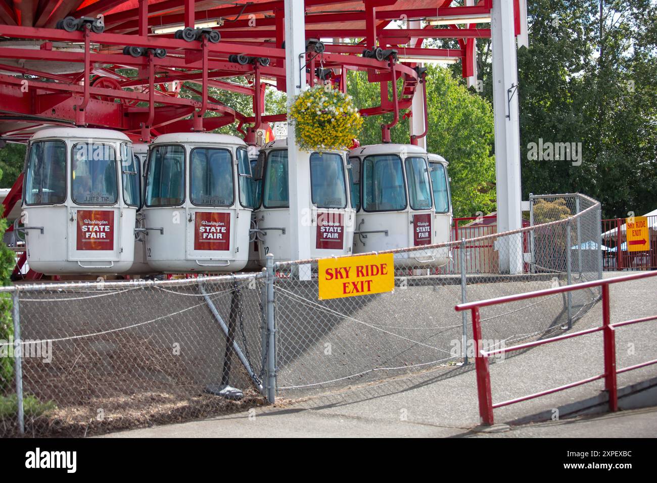 Puyallup, Washington, Vereinigte Staaten - 13. September 2021: Blick auf Skyride-Gondeln auf der Washington State Fair. Stockfoto