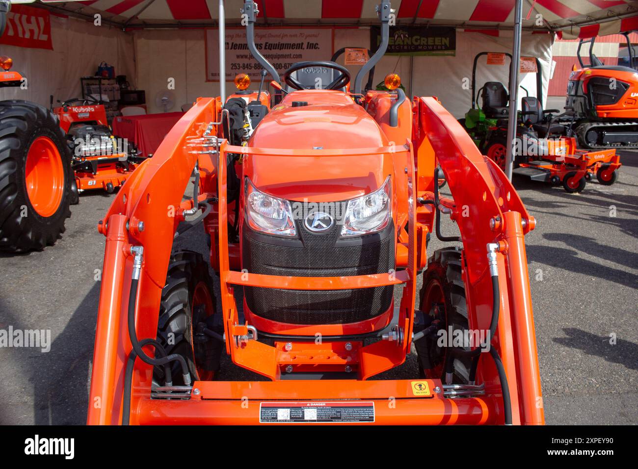 Puyallup, Washington, USA - 13.09.2021: Blick auf eine Kubota Wohnzugmaschine, ausgestellt auf einer lokalen Messe. Stockfoto