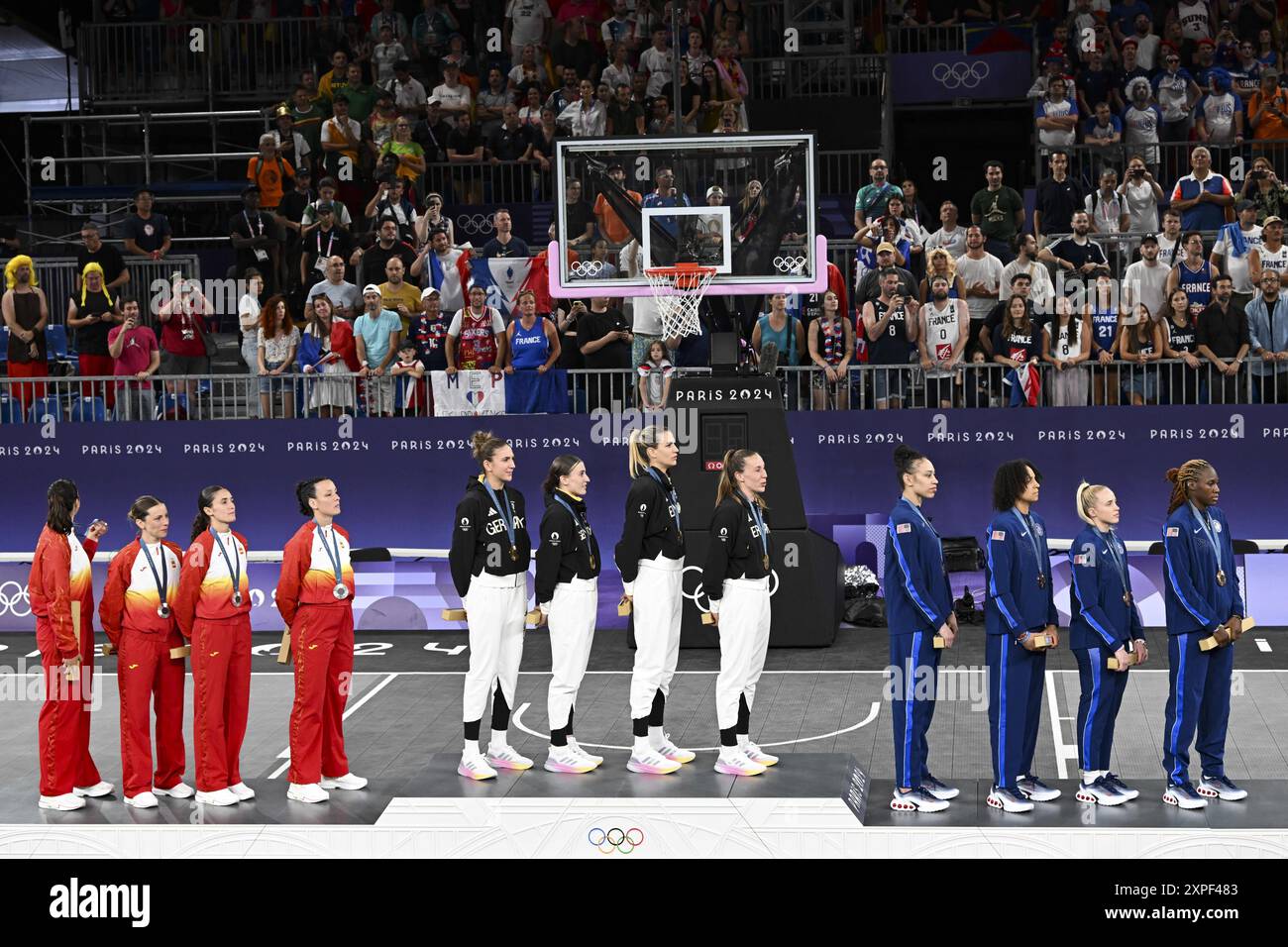 Vega Gimeno, Sandra Ygueravide, Juana Camilion, Gracia Alonso von Spanien Silbermedaille, Marie Reichert, Elisa Mevius, Sonja Greinacher, Svenja Brunckhorst von Deutschland Goldmedaille, Dearica Hamby, Cierra Burdick, Hailey Van Lith, Rhyne Howard von USA Bronzemedaille, 3x3 Basketball, Frauen&#39;s während der Olympischen Spiele 2024 in Paris am 5. August 2024 in La Concorde in Paris, Frankreich Stockfoto