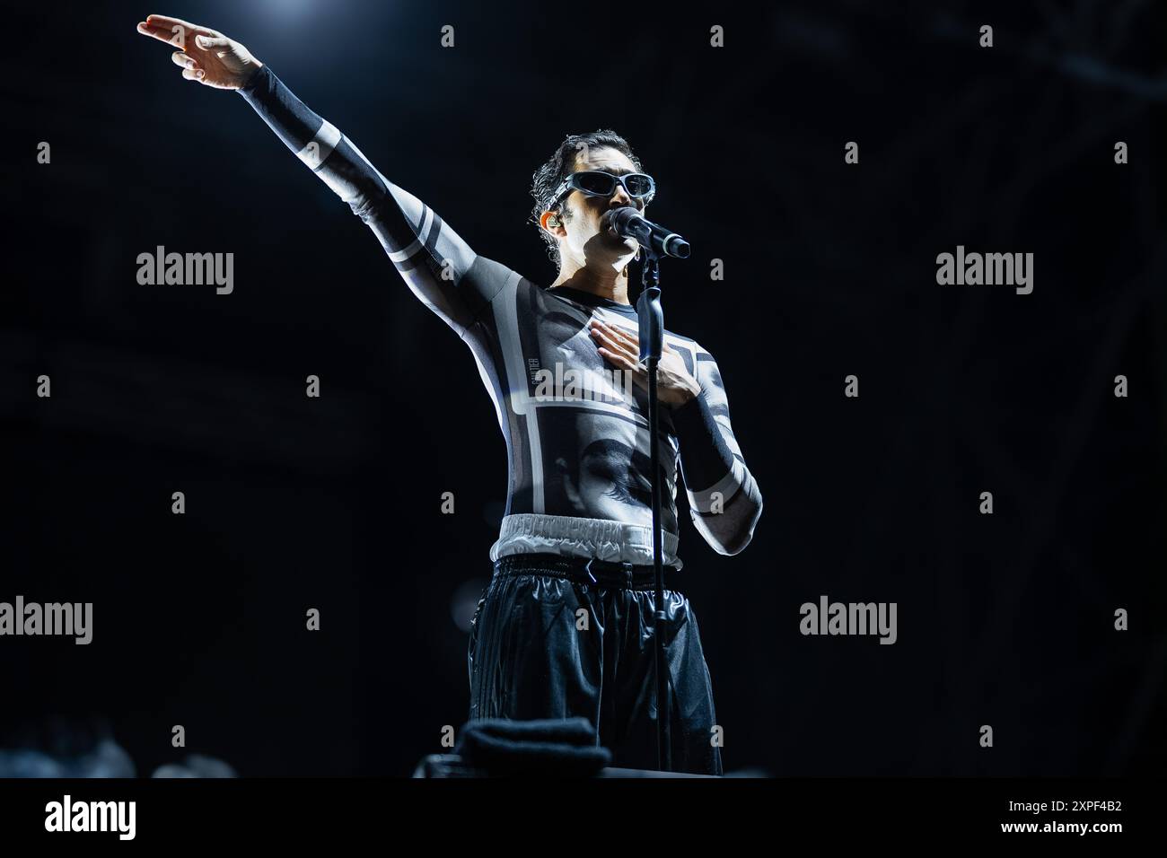 Benevento, Italien. Juli 2024. Alessandro Mahmoud, bekannt als Mahmood, tritt während der SOMMERTOUR 2024 in der Musa Arena live auf. Quelle: SOPA Images Limited/Alamy Live News Stockfoto