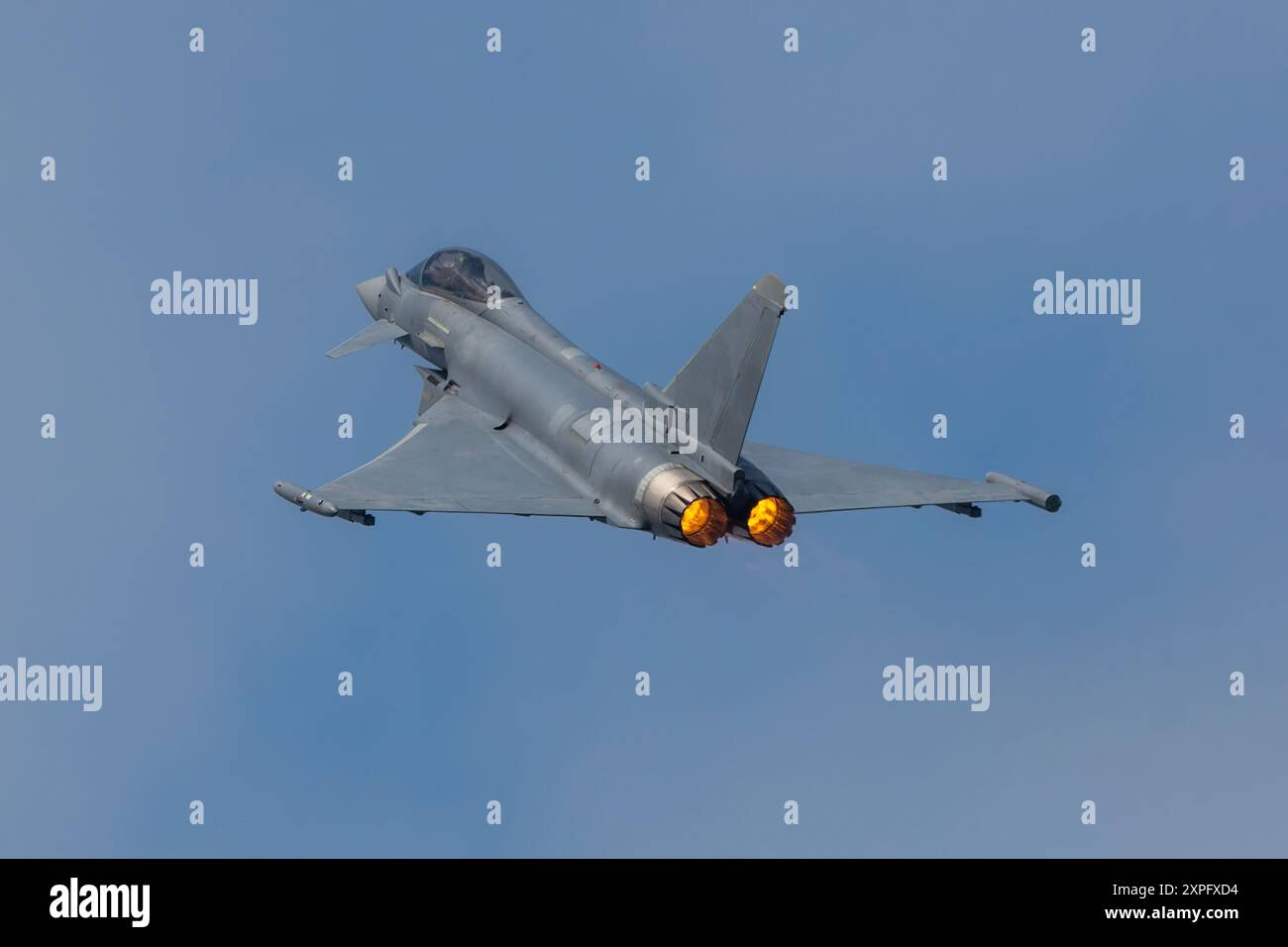 Eurofighter Typhoon Kampfflugzeug mit voller Leistung Stockfoto