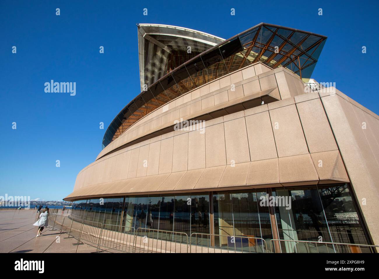 Sydney Opera House, nördliche Erhebung dieses Weltkulturerbes an einem blauen Himmel, Wintertag, Nahaufnahme der Architektur, Sydney, Australien Stockfoto