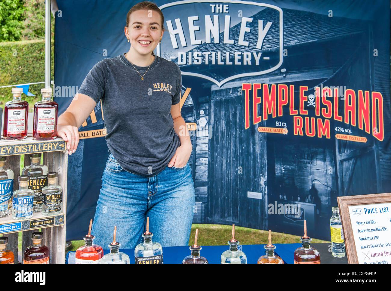Lokale Gin Distillery, die auf der Ibstone Village Show & Fete ausgestellt wird. Buckinghamshire. Stockfoto