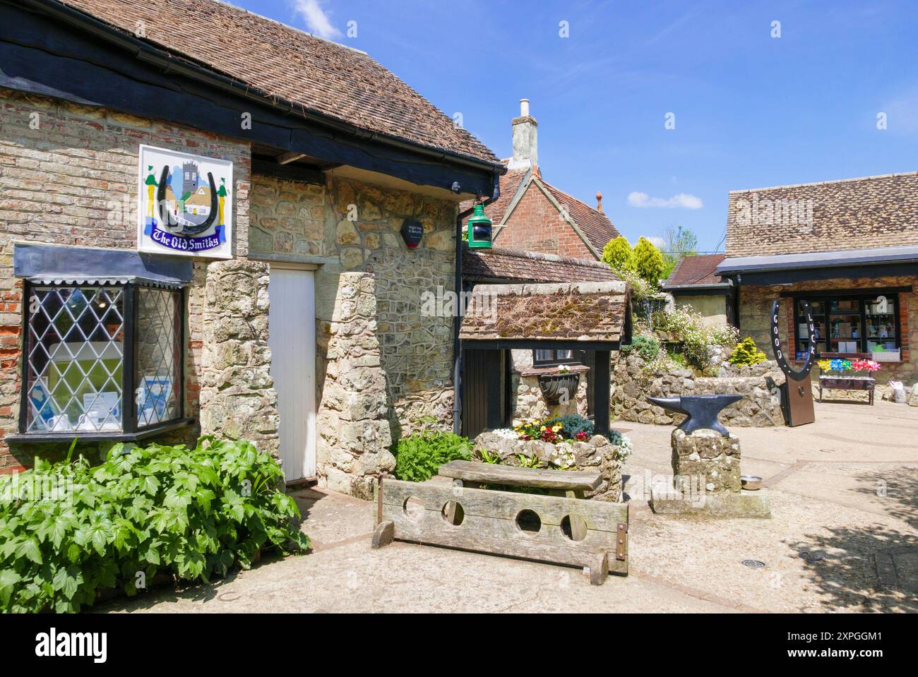 Isle of Wight UK - The Old Smithy Café Shops and Gardens Godshill in Godshill Village Isle of Wight England GB Europa Stockfoto