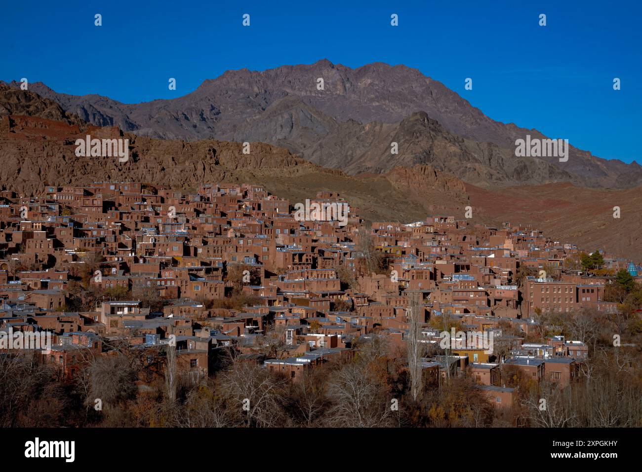 Das Stadtbild des Dorfes Abyaneh an einem sonnigen Tag im Landbezirk Barzrud, Provinz Isfahan, Iran Stockfoto