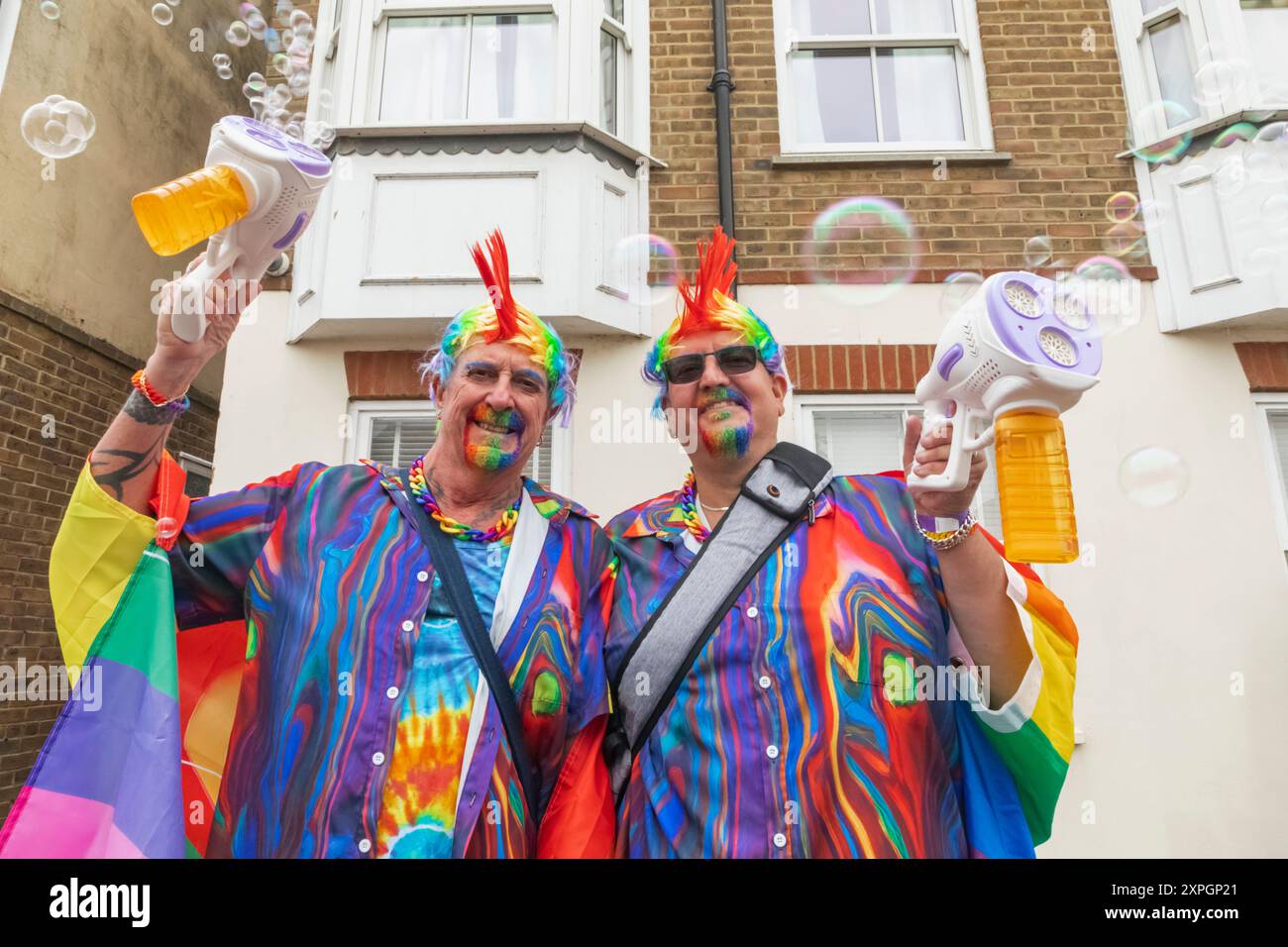 England, Kent, Deal, Deal Pride Festival, Bunte Festivalteilnehmer Stockfoto