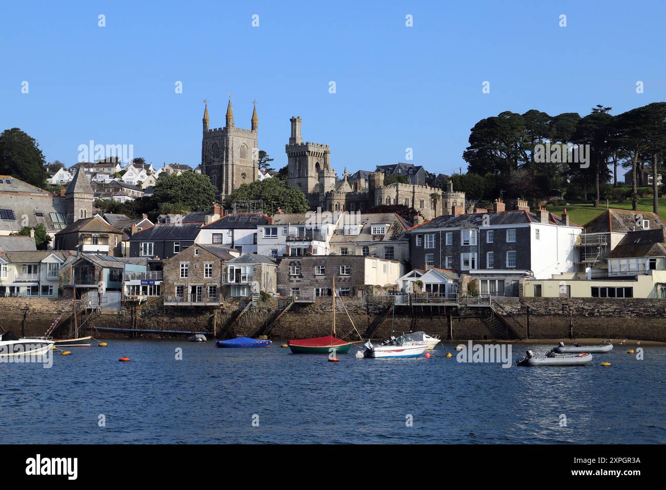 Place House und St Fimbarrus Church, Fowey, Cornwall, England Stockfoto