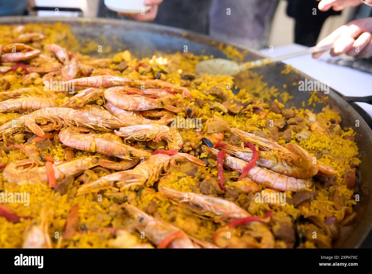 Mendoza, Argentinien; 28.06.2024: Paella, traditionelles spanisches Essen. Stockfoto