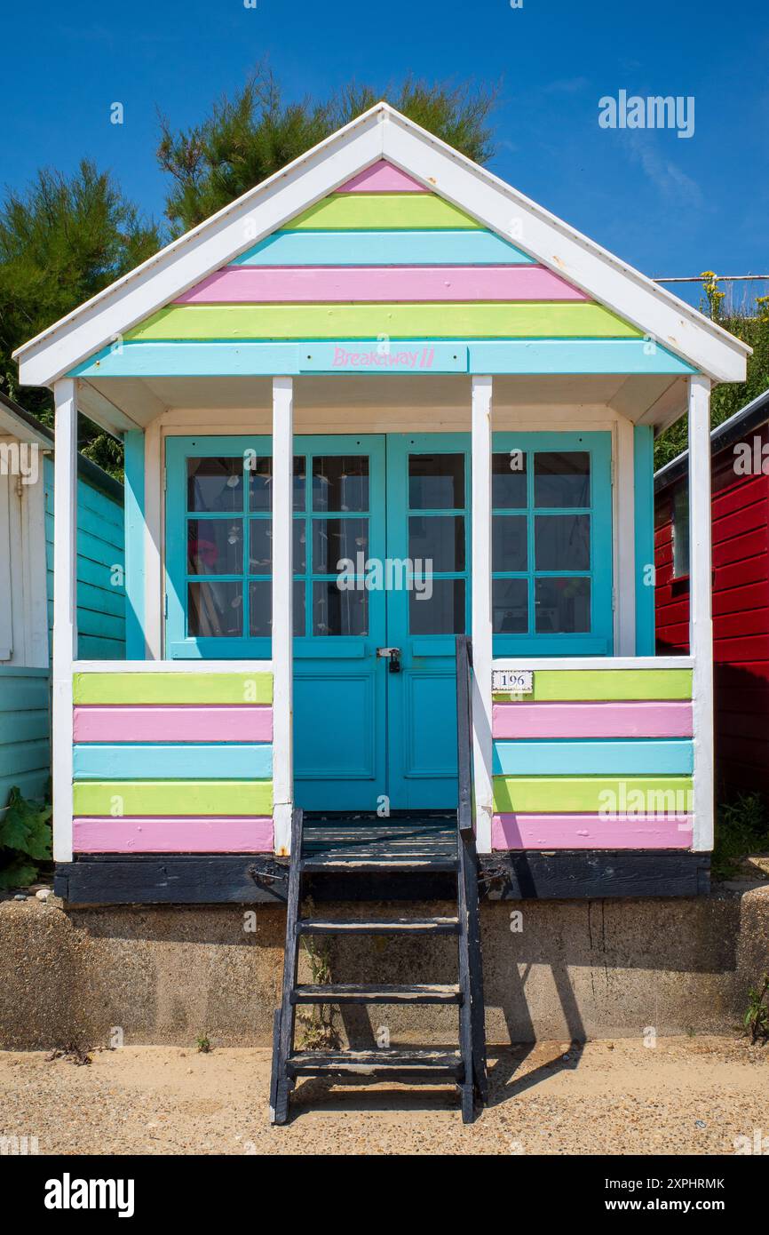 Farbenfrohe Strandhütte am Southwold Beach, Suffolk, Großbritannien. Urlaub, Meer, Urlaub. Traditionell. Englisches Meer. Holzhütten. Stockfoto