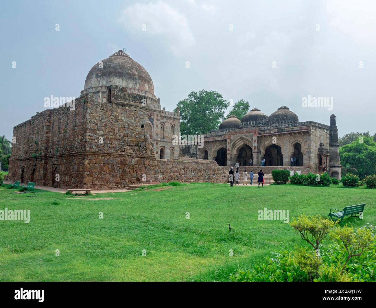 Bara Gumbad und die Freitagsmoschee in Lodi Gardens (Delhi/Indien) Stockfoto