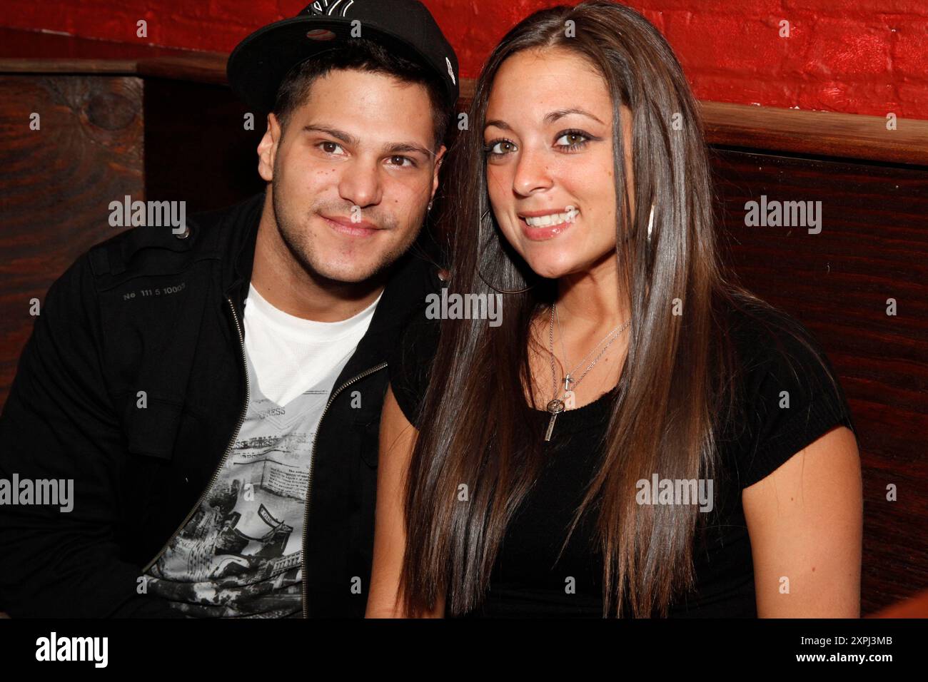 Ronnie Magro und Sammy Sweetheart Giancola wurden am 22. Januar 2010 bei McFadden's in Philadelphia auf der Half Way to the Jersey Shore Party im McFadden's in Philadelphia abgebildet Stockfoto Ronnie Magro und Sammy Sweetheart Giancola wurden am 22. Januar 2010 bei McFadden's in Philadelphia auf der Half Way to the Jersey Shore Party im McFadden's in Philadelphia abgebildet Stockfoto