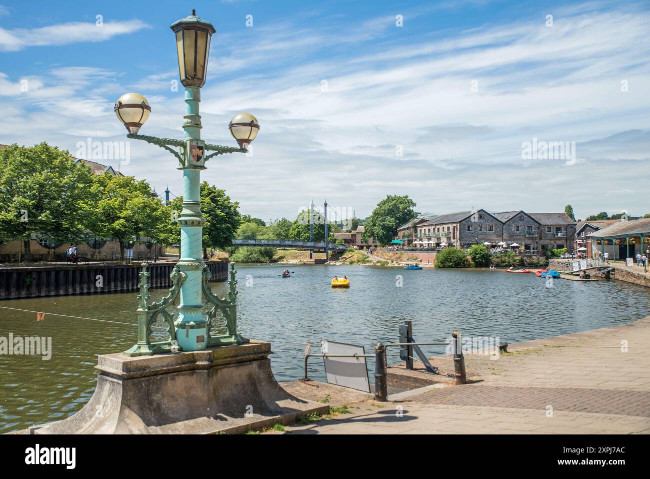 Verzierte gusseiserne Lampenpfosten am Exeter Quay am Fluss exe, Exeter, Devon, Devonshire, England Stockfoto