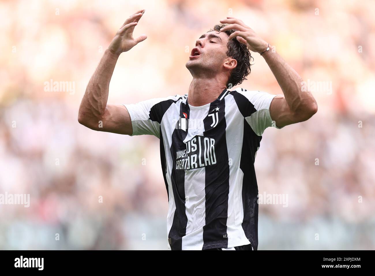 Turin, Italien. August 2024. Dusan Vlahovic von Juventus FC Looks hat das Freundschaftsspiel zwischen Juventus FC und Juventus Next Gen am 06. August 2024 im Allianz Stadium in Turin, Italien, niedergeschlagen. Quelle: Marco Canoniero/Alamy Live News Stockfoto