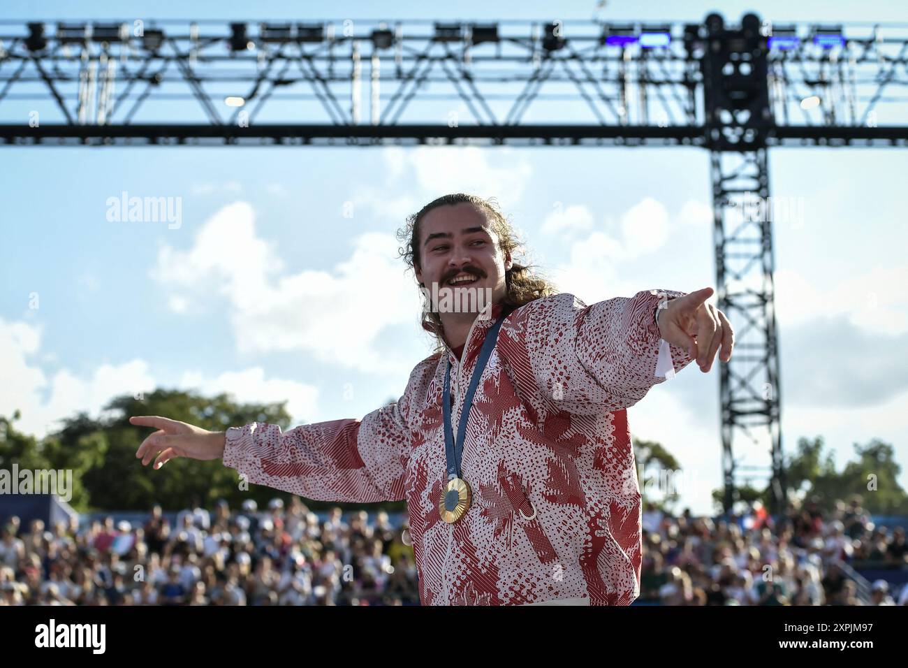 Paris, Frankreich. August 2024. Kanadas Goldmedaillengewinner beim Athletics Hammer Throw, Ethan Katzberg, kommt als Fans die Champions im Parc des Champions in Trocadero begrüßen, während der Olympischen Spiele 2024 in Paris am 6. August 2024. Foto: Firas Abdullah/ABACAPRESS. COM Credit: Abaca Press/Alamy Live News Stockfoto