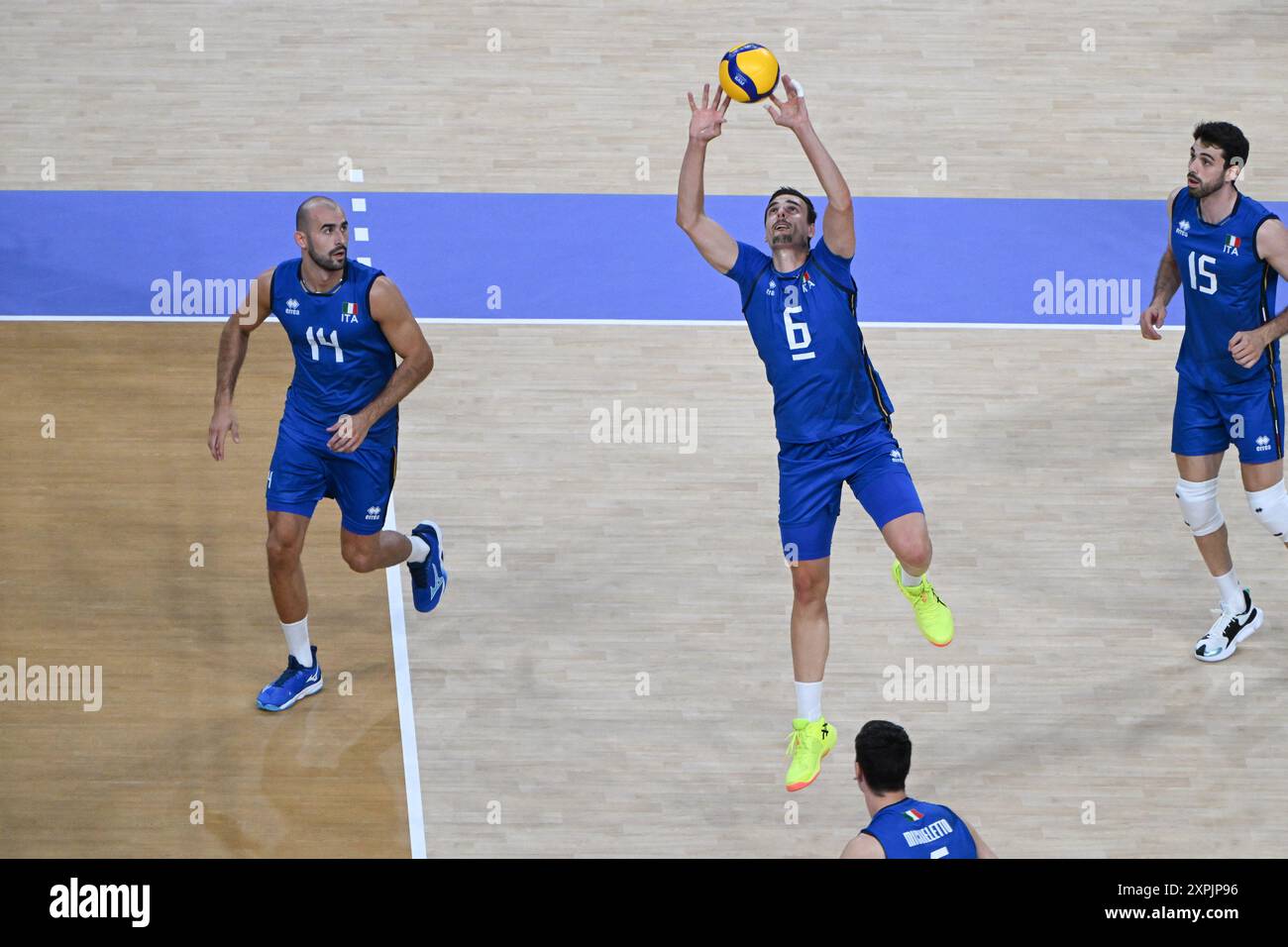 Paris, Frankreich. August 2024. Simone Giannelli von Italien während des Olympischen Spiels Volleyball Männer, Viertelfinale Italien gegen Japan, am 5. August 2024 in der Arena Paris Sud 1, Paris, Frankreich. Quelle: Tiziano Ballabio/Alamy Live News Stockfoto