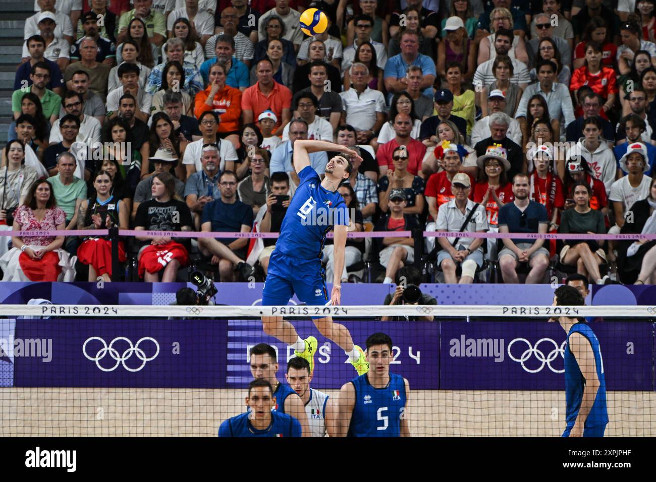 Paris, Frankreich. August 2024. Simone Giannelli von Italien während des Olympischen Spiels Volleyball Männer, Viertelfinale Italien gegen Japan, am 5. August 2024 in der Arena Paris Sud 1, Paris, Frankreich. Quelle: Tiziano Ballabio/Alamy Live News Stockfoto