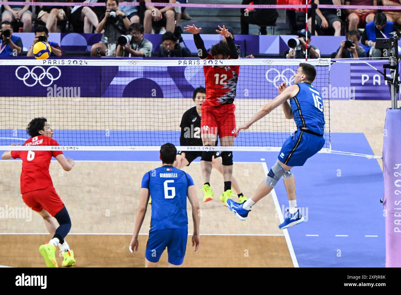 Paris, Frankreich. August 2024. Yuri Romanò von Italien während des Olympischen Spiels Volleyball Männer, Viertelfinale Italien gegen Japan, am 5. August 2024 in der Arena Paris Sud 1, Paris, Frankreich. Quelle: Tiziano Ballabio/Alamy Live News Stockfoto