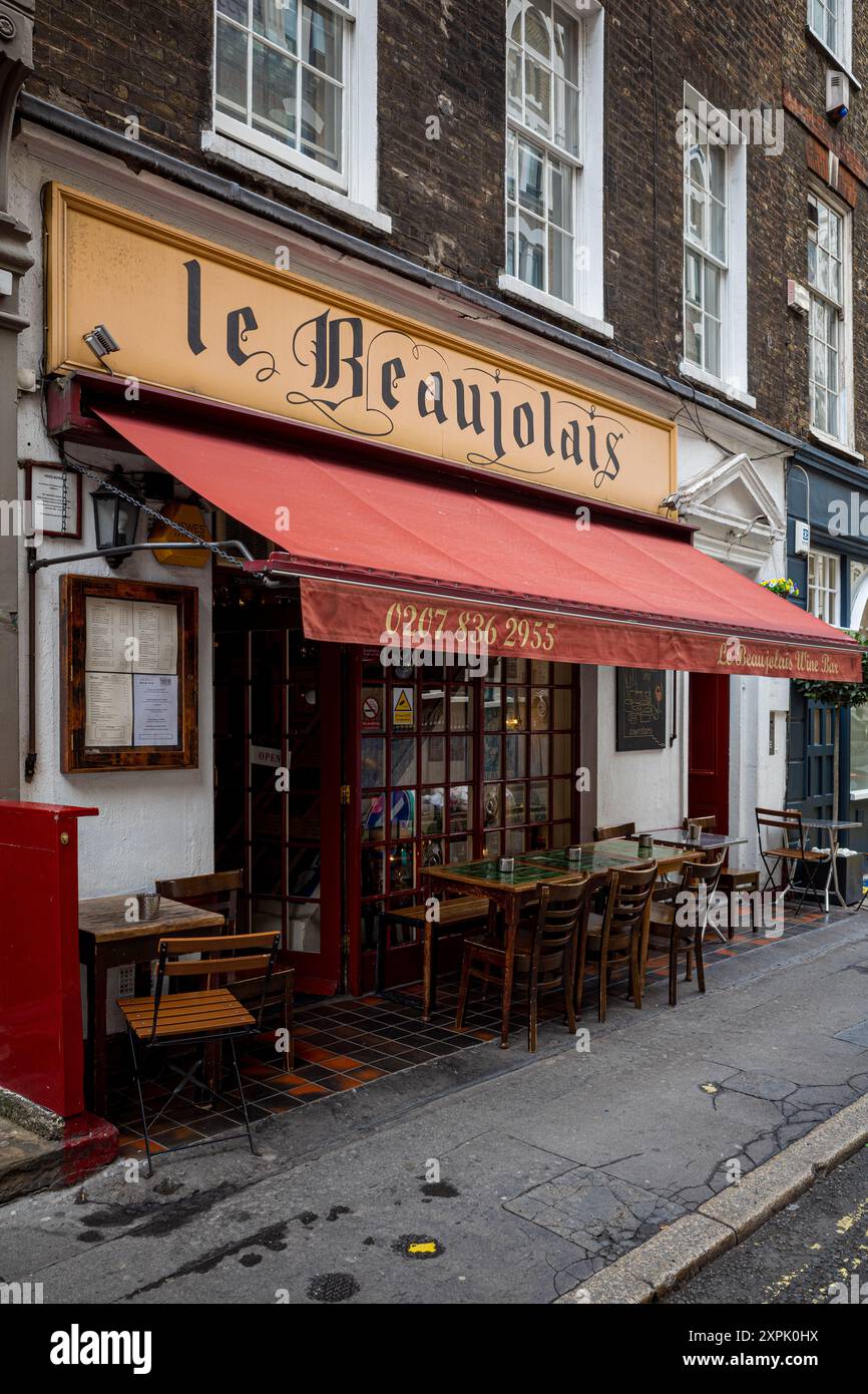 Le Beaujolais Weinbar und nur für Mitglieder zuständiges Restaurant an der Litchfield Street zwischen Soho und Covent Garden im Londoner West End. Gegründet 1972. Stockfoto