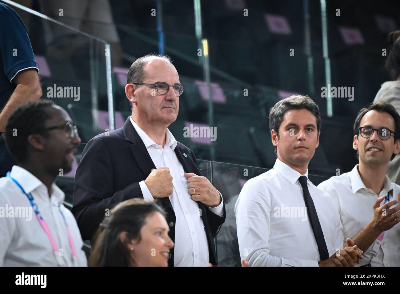 Jean Castex und Gabriel Attal ( französischer Premierminister ), Basketball, Men&#39;s Viertelfinale zwischen Frankreich und Kanada während der Olympischen Spiele Paris 2024 am 6. August 2024 in der Arena Bercy in Paris, Frankreich Stockfoto