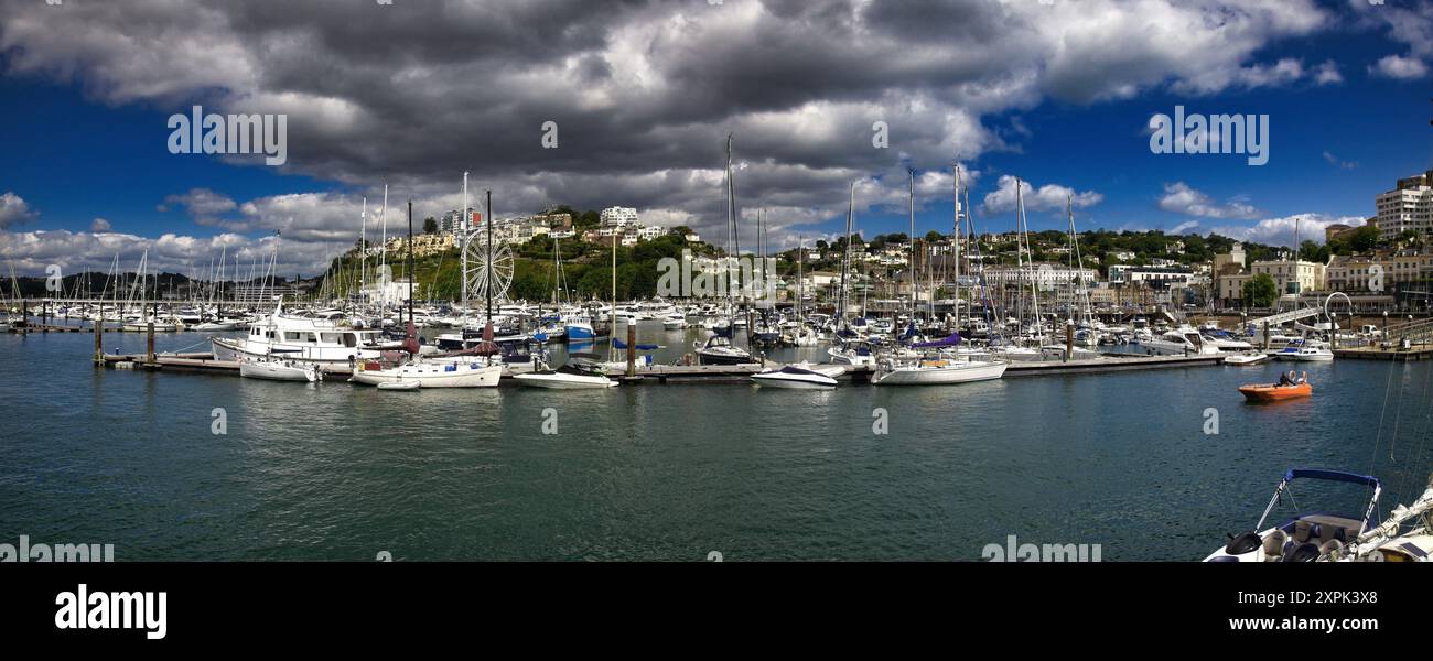 GB - DEVON/ENGLISCHE RIVIERA: Schwarze Wolken über dem Yachthafen, dem Hafen und der Küstenstadt Torquay's im Südwesten Englands © E.. Nagele FRPS Stockfoto