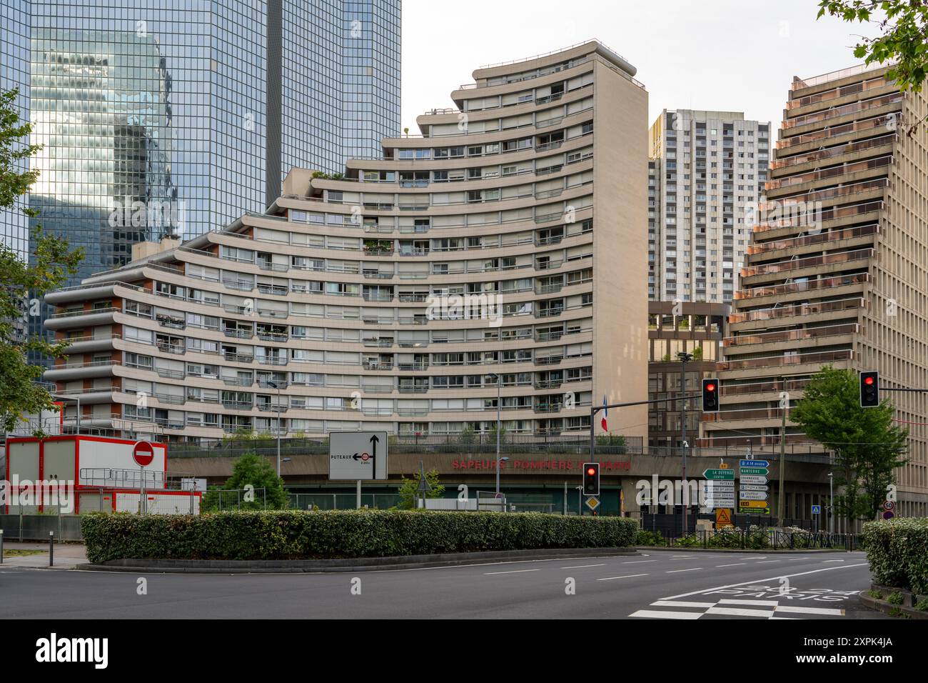 Paris, Frankreich - 4. August 2024: Brigade de Sapeurs-Pompiers de Paris Caserne Courbevoie-in La Defense Stockfoto