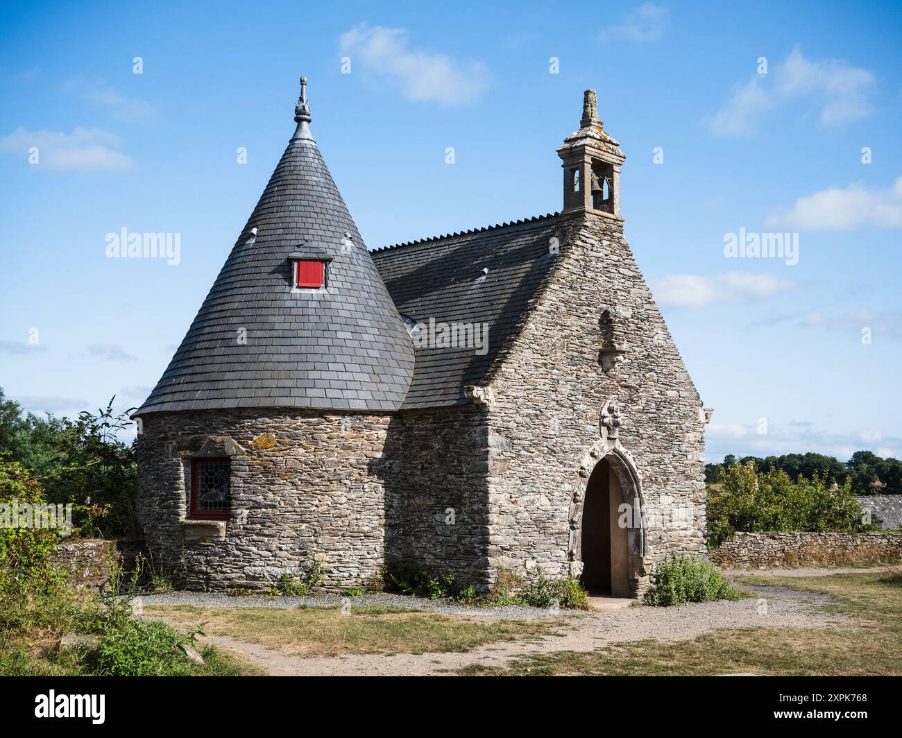 Rochefort-en-Terre, Frankreich: 5. August 2024: Chapelle Saint-Jean, Rochefort en Terre, Frankreich Stockfoto