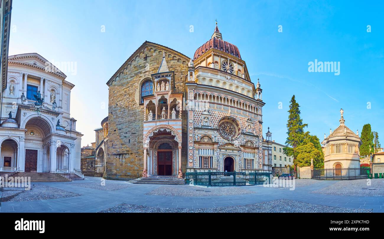 Panorama der mittelalterlichen Piazza Duomo von Citta Alta mit Baptisterium, Cappella Colleoni, Basilika Santa Maria Maggiore und Kathedrale, Bergamo, Italien Stockfoto