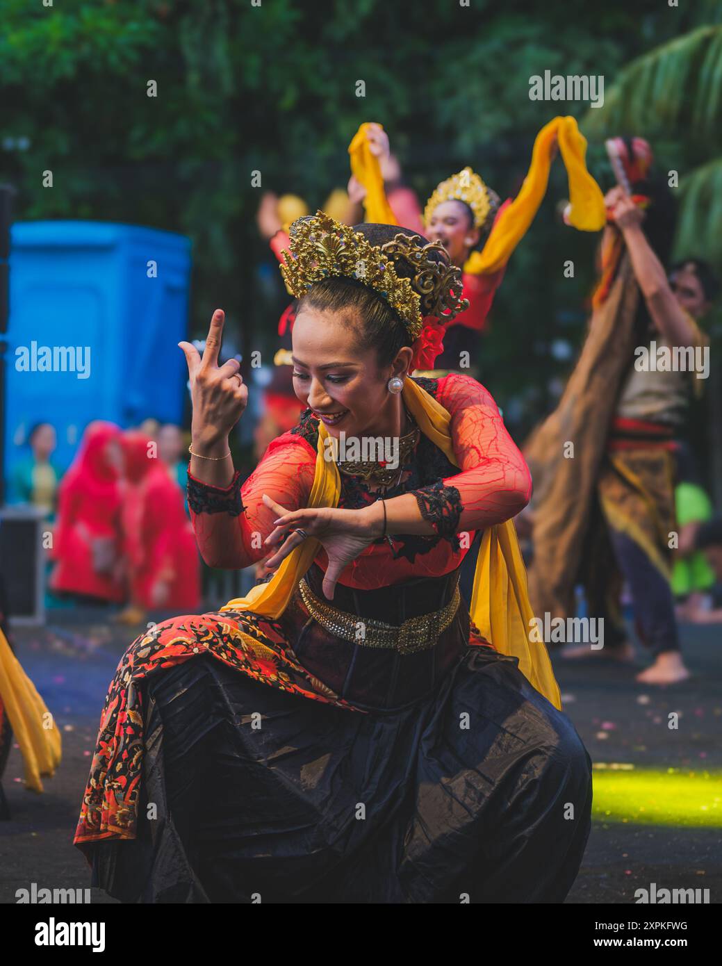 Balikpapan, Indonesien - 5. Juni 2024. Dieser traditionelle Tanz stammt aus West-Java - Indonesien. Stockfoto
