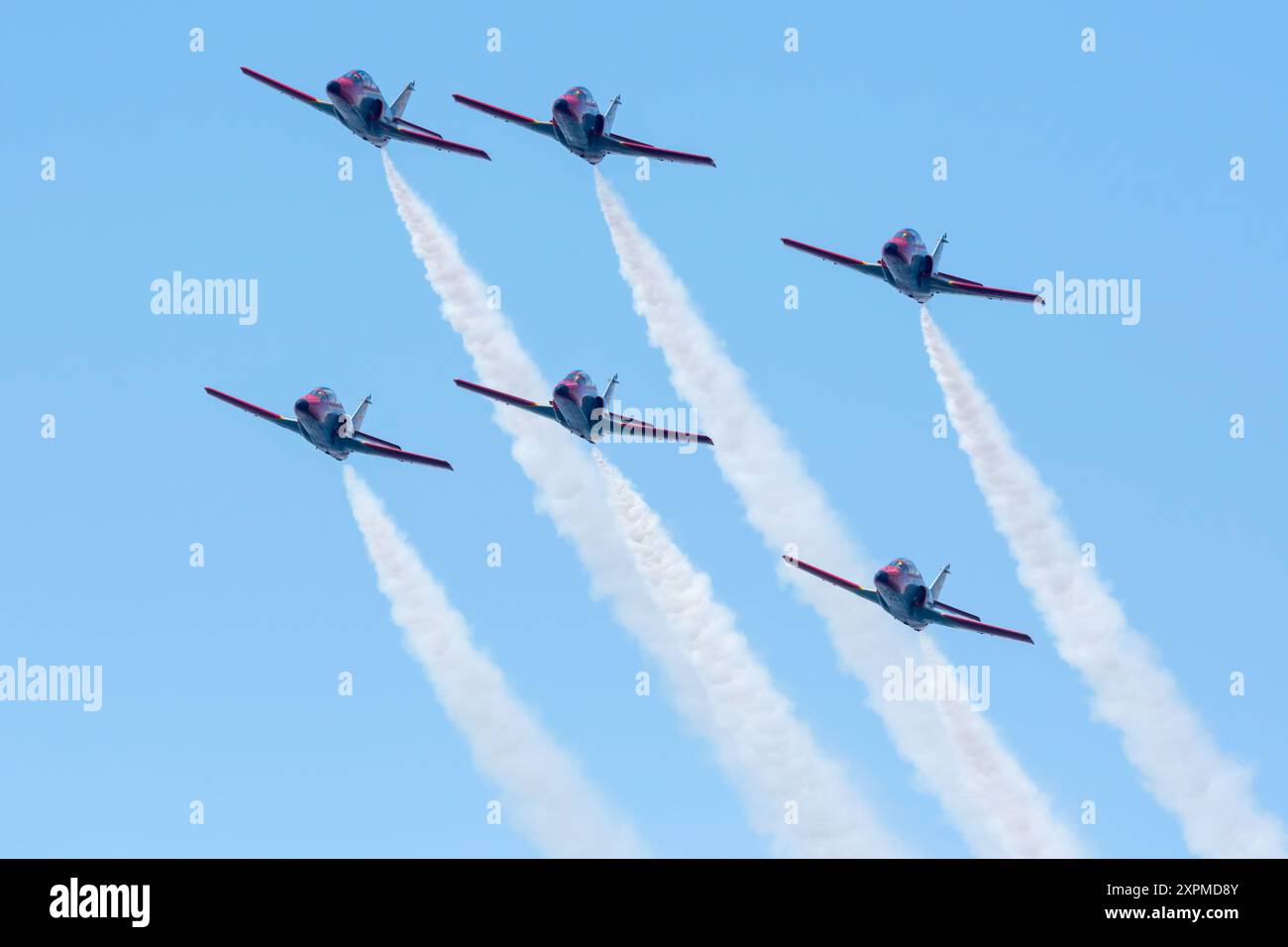 Eagle Patrouille der spanischen Luftwaffe in Gijón Stockfoto