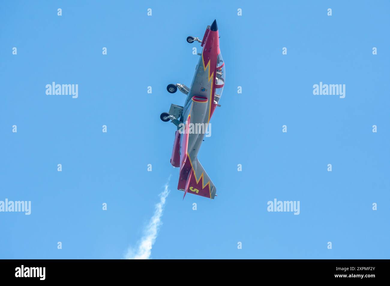 Eagle Patrouille der spanischen Luftwaffe in Gijón Stockfoto