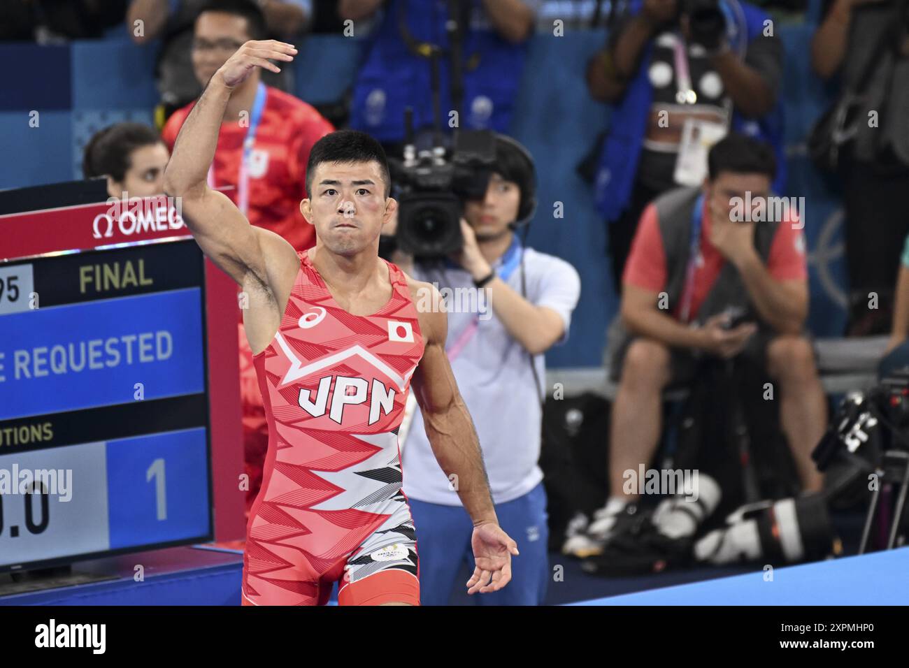 Kenichiro Fumita (Japan) gegen Cao Liguo (China), Wrestling, Greco-Roman 60 kg-Finale der Männer während der Olympischen Spiele Paris 2024 am 6. August 2024 in der Champ-de-Mars Arena in Paris, Frankreich - Foto Federico Pestellini / Panorama / DPPI Media Stockfoto