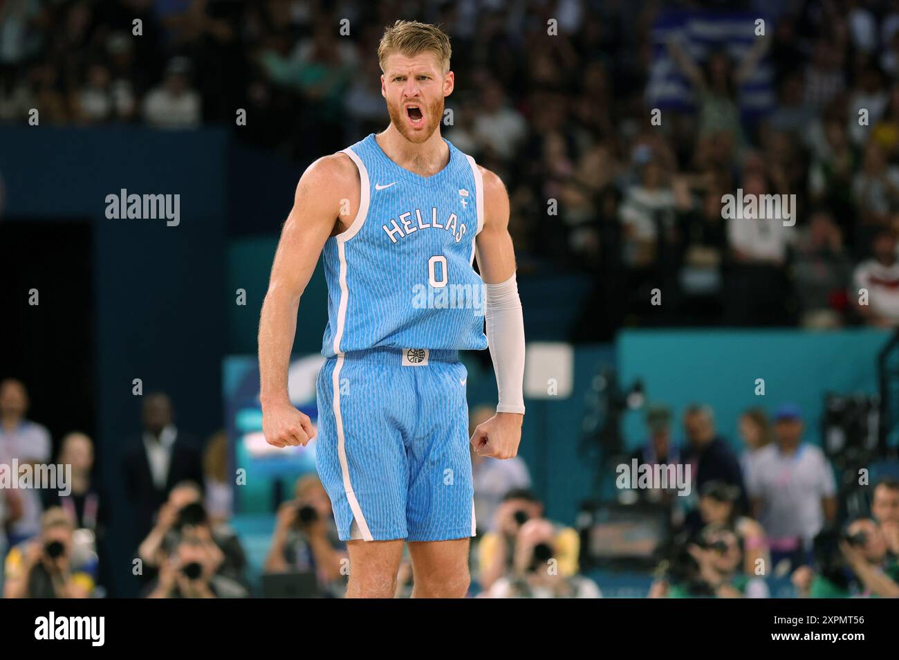 Paris, FRANKREICH - 06. AUGUST: Thomas Walkup von Griechenland feiert am 11. Tag das Viertelfinale der Männer zwischen Team Deutschland und Team Griechenland Stockfoto