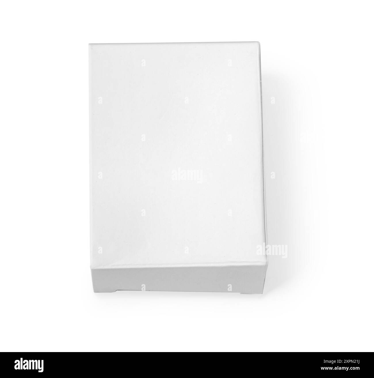 Leere Verpackung, weißer Karton, isoliert auf weißem Hintergrund mit einer umrandeten Bahn, bereit für das Produktdesign Stockfoto