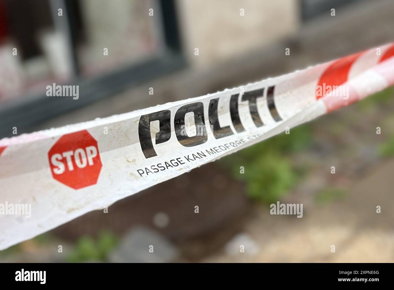 Kopenhagen, Dänemark. August 2024. Die dänische Polizei hat einen Standort im Zentrum von Kopenhagen mit Sperrband abgesperrt. Quelle: Steffen Trumpf/dpa/Alamy Live News Stockfoto