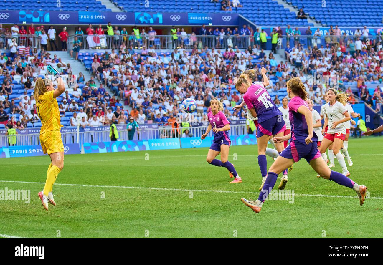 Laura Freigang, DFB Frauen 10 letzte große Chance gegen Alyssa Naeher, US-Torhüterin Nr. 1 beim Olympischen Halbfinalspiel der Frauen DEUTSCHLAND - USA 0-1 N.V. im Stade de Lyon in Lyon am 6. August 2024 in Lyon, Frankreich. Staffel 2024/2025 Fotograf: Peter Schatz Stockfoto