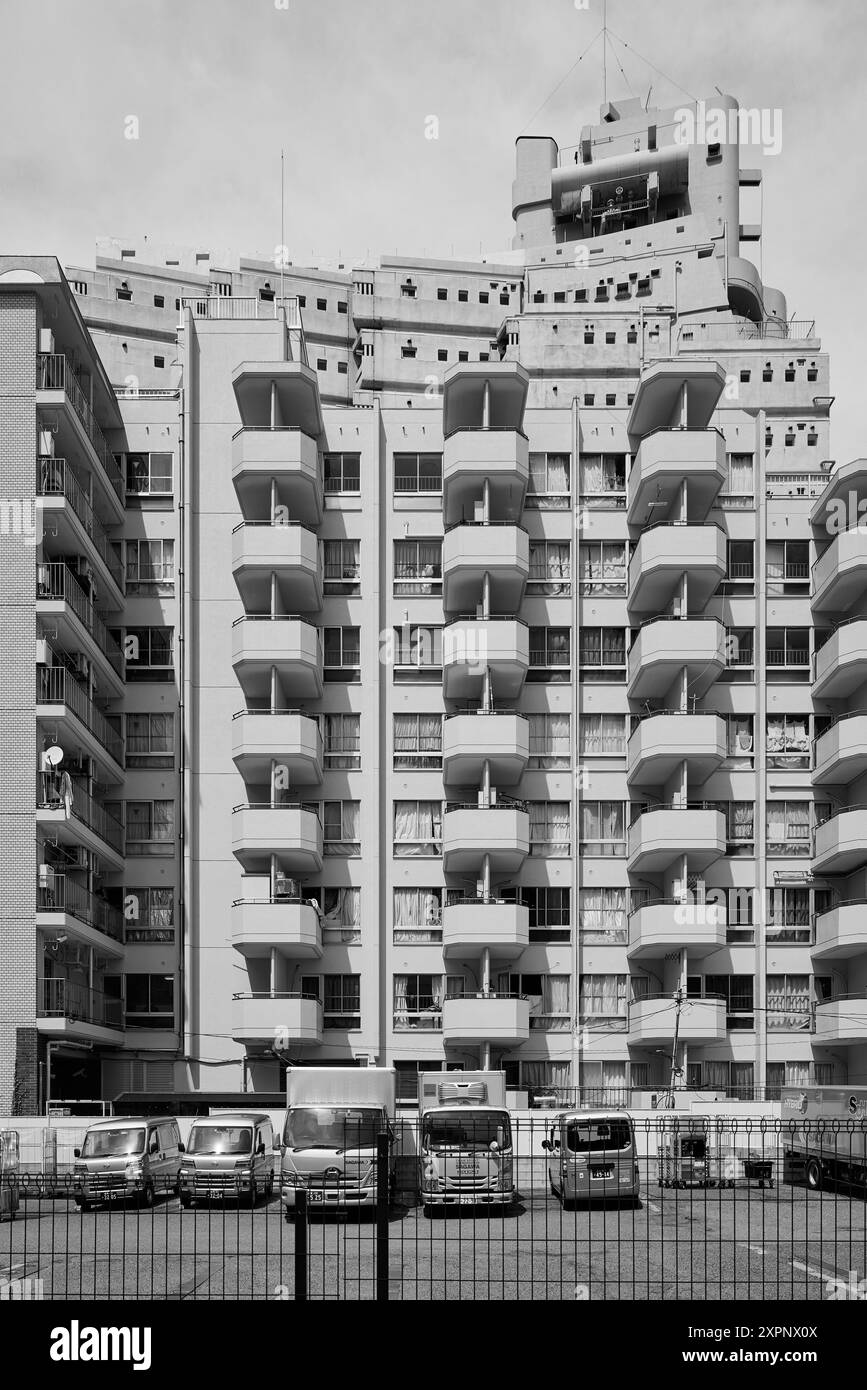 New Sky Building No. 3 (Gunkan Building), entworfen von Watanabe Yoji, 1972; Tokio, Japan Stockfoto