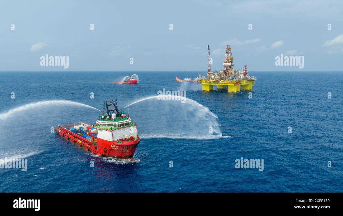(240807) -- PEKING, 7. August 2024 (Xinhua) -- dieses undatierte Foto von CNOOC zeigt das Lingshui 36-1 Gasfeld in Gewässern südöstlich von Hainan, Chinas südlichster Inselprovinz. Das ursprüngliche Gas in Place (OGIP) des Lingshui 36-1 Gasfeldes - das weltweit erste große, ultraflache Gasfeld in ultratiefen Gewässern - wurde nach Angaben der China National Offshore Oil Corporation (CNOOC) auf mehr als 100 Milliarden Kubikmeter geschätzt. CNOOC, eine der drei größten chinesischen Ölgesellschaften, erklärte am Mittwoch, dass die zuständigen Regierungsbehörden die Daten genehmigt haben. (CNOOC/Handout Stockfoto