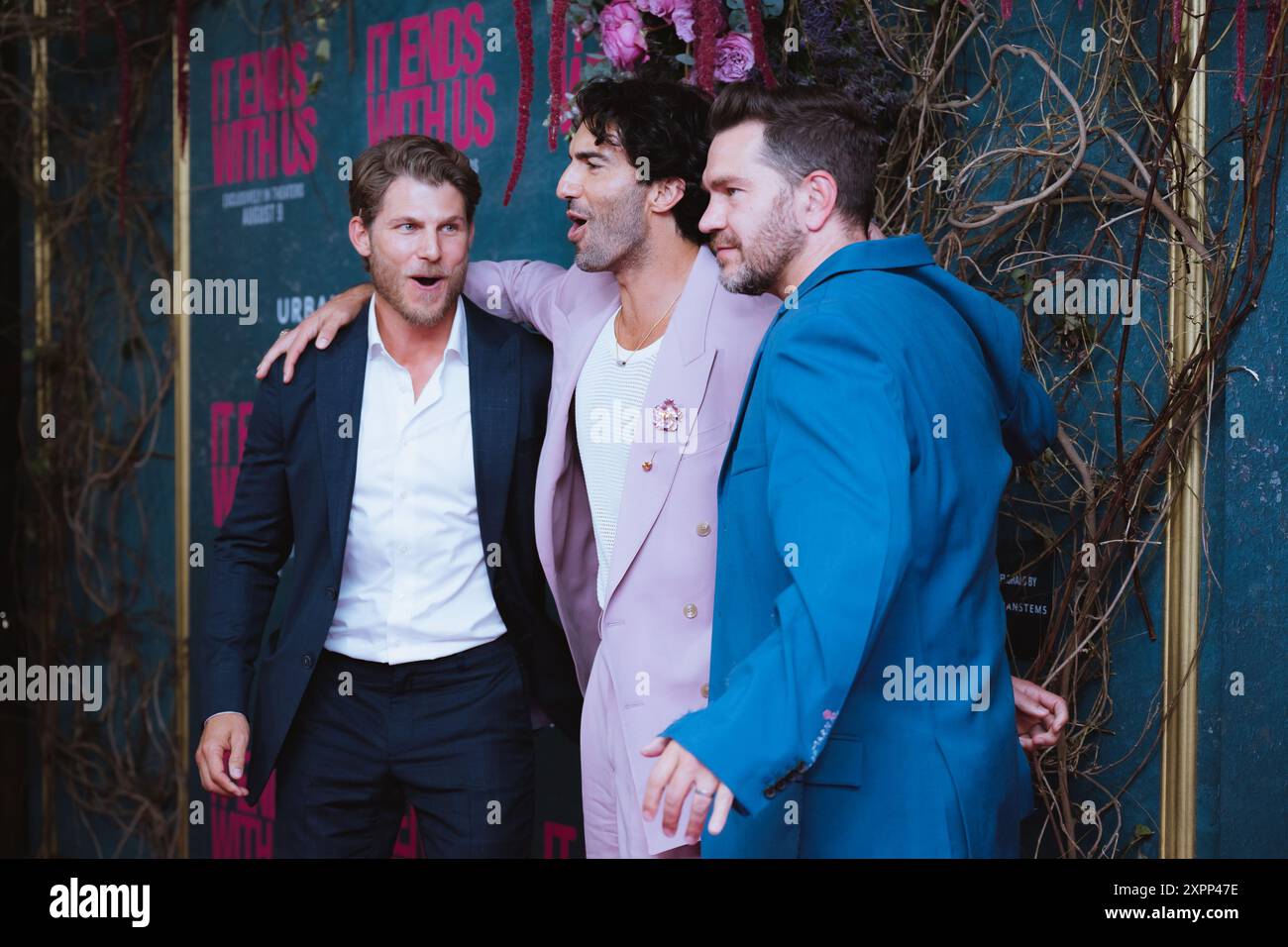 New York, USA. August 2024. Travis Van Winkle (L), Justin Baldoni (C) und Gast sind am 6. August 2024 auf dem AMC Lincoln Square in New York, NY, zu Gast. (Foto: Dinara Khairova/SIPA USA) Credit: SIPA USA/Alamy Live News Stockfoto