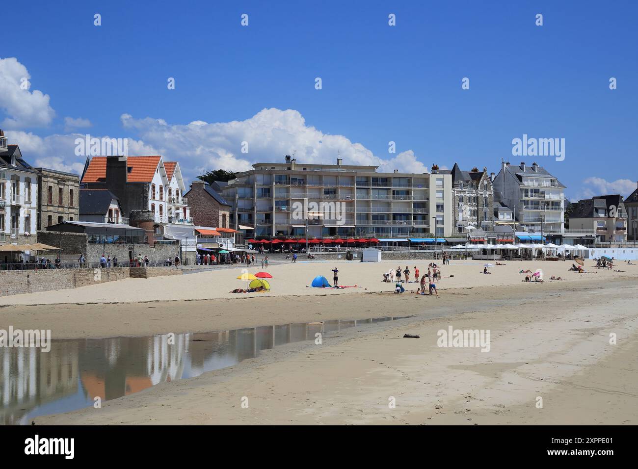 Blick auf Grande Plage von der Promenade de la Plage, Quiberon, Morbihan, Bretagne, Frankreich Stockfoto Blick auf Grande Plage von der Promenade de la Plage, Quiberon, Morbihan, Bretagne, Frankreich Stockfoto