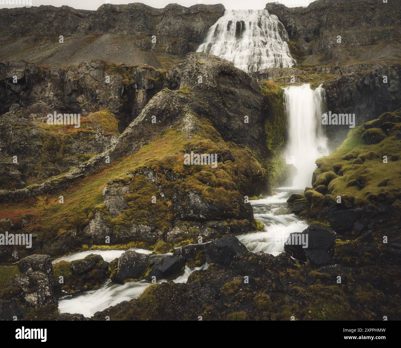 Der wunderschöne Dynjandi-Wasserfall in den Westfjorden Islands Stockfoto