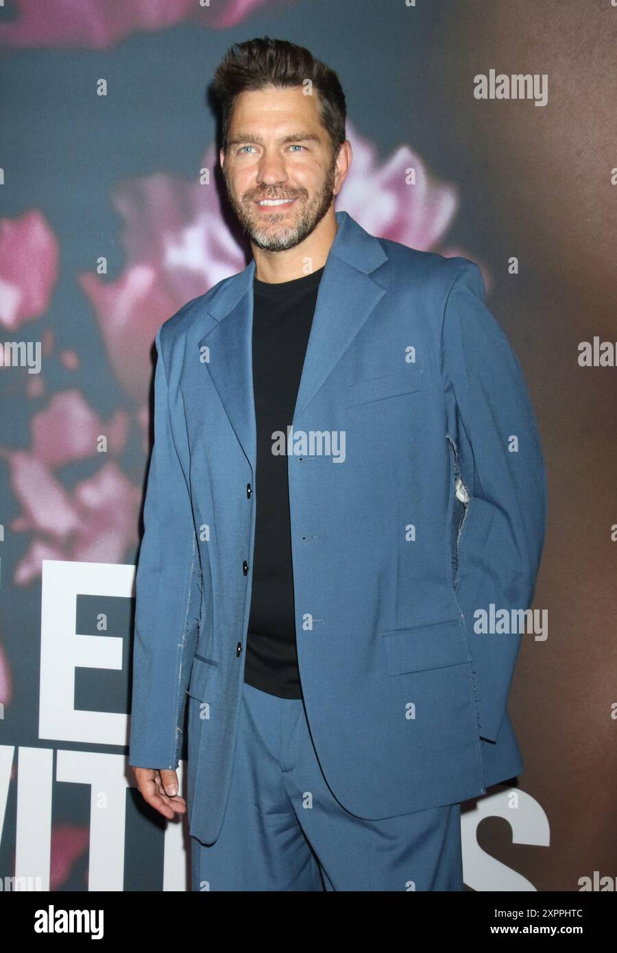 NEW YORK, NY - 6. AUGUST: Andy Grammer bei der Premiere von IT Ends With US im AMC Lincoln Square Theater am 6. August 2024 in New York City Credit: RW/MediaPunch Stockfoto