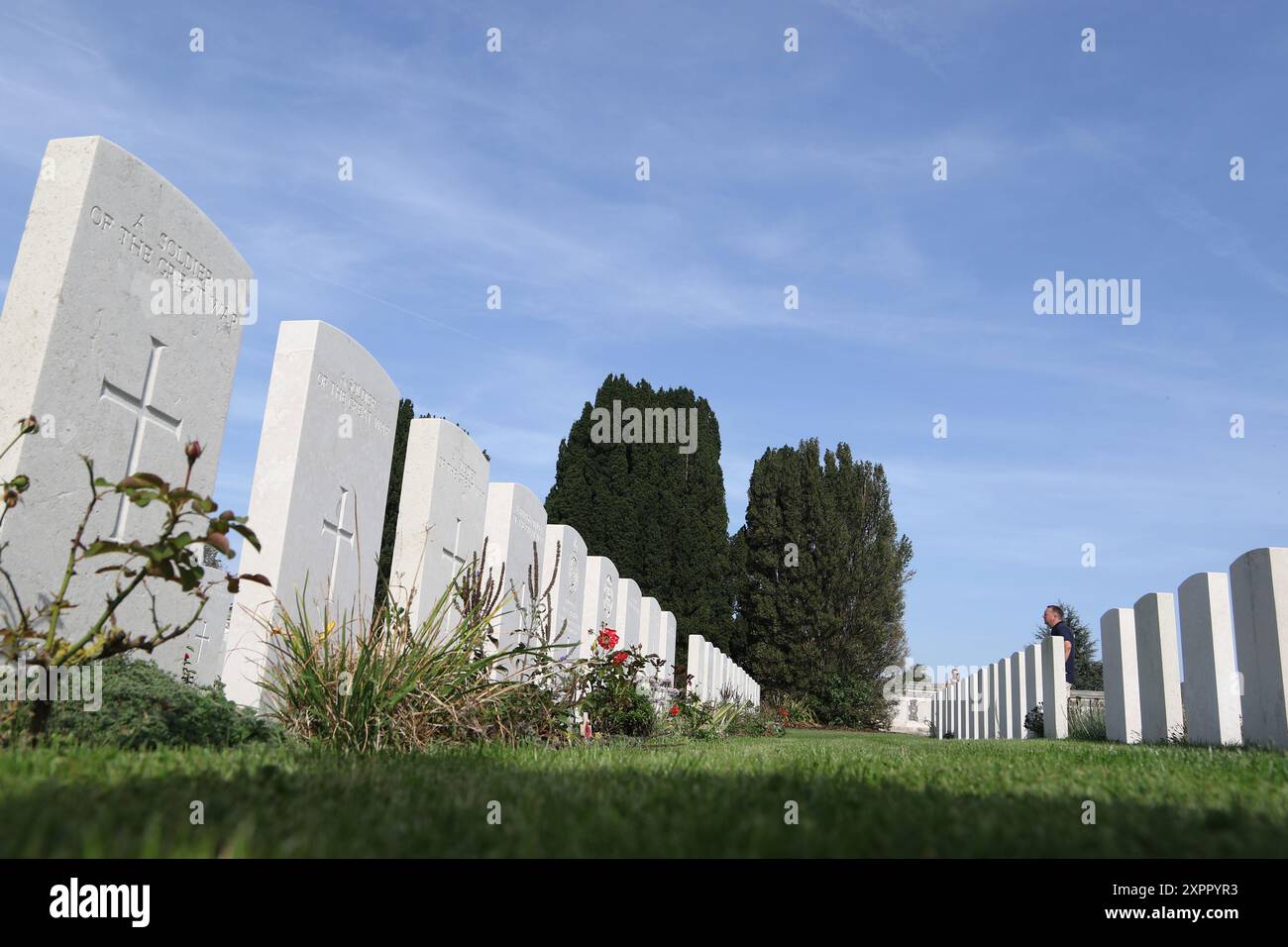 Der Tyne Cot Commonwealth war Graves Cemetery and Memorial to the Missing ist eine Grabstätte der Commonwealth war Graves Commission (CWGC) für die Toten des Ersten Weltkriegs in den Ypern an der Westfront. Es ist der größte Friedhof für Commonwealth-Truppen der Welt. Stockfoto