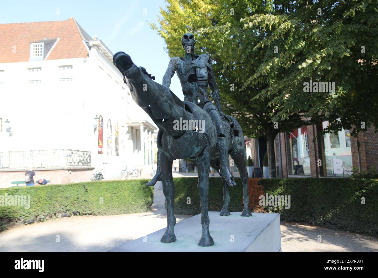 Einer der vier Reiter der Apokalypse von Rik Poot im Arentshof Park and Garden in Brügge, Belgien Stockfoto