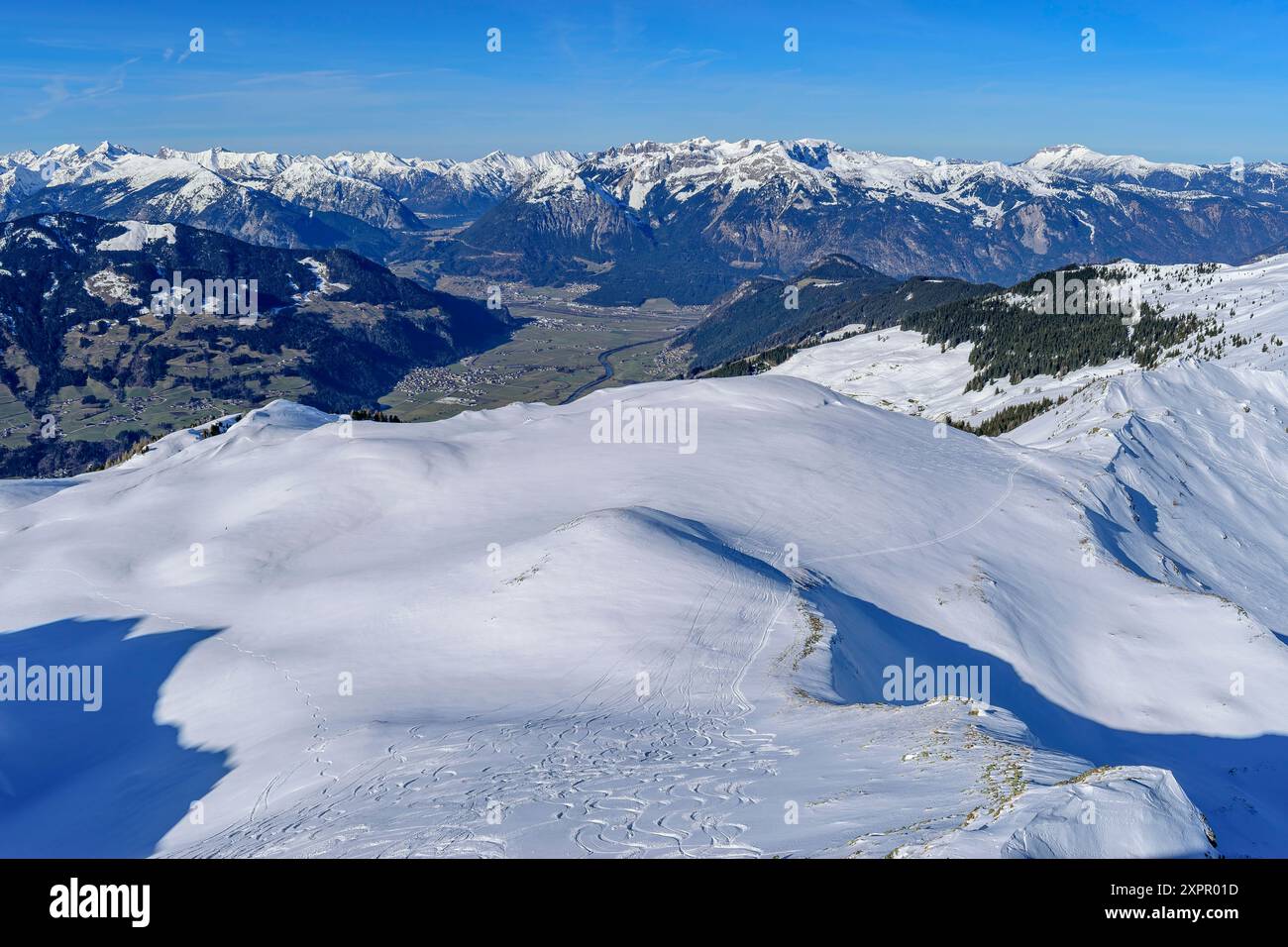 Blick vom Standkopf über das Zillertal nach Karwendel und Rofan, Standkopf, Kitzbüheler Alpen, Tirol, Österreich Stockfoto