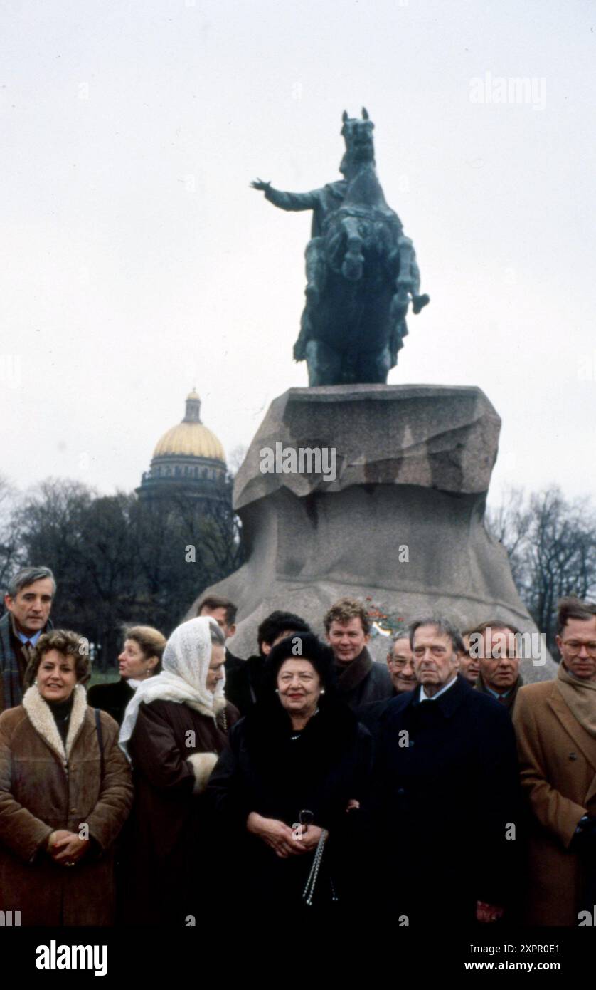 November 1991 San Pietroburgo Archivio Storico Olycom/LaPresse Il Granduca Vladimir Kirillovitch Romanov (Porvoo, 30 agosto 1917 - Miami, 21 april 1992) è stato pretendente al trono imperiale russo e capo della famiglia Romanov dal 1938 fino alla sua morte. Nella Foto: IL ritorno di Granduca Wladimir Kirillowitsch Romanov a San Pietroburgo auf dem Foto: Der zurückkehrende Großherzog Wladimir Kirillowitsch Romanov nach St. Petersburg Credit: LaPresse/Alamy Live News Stockfoto