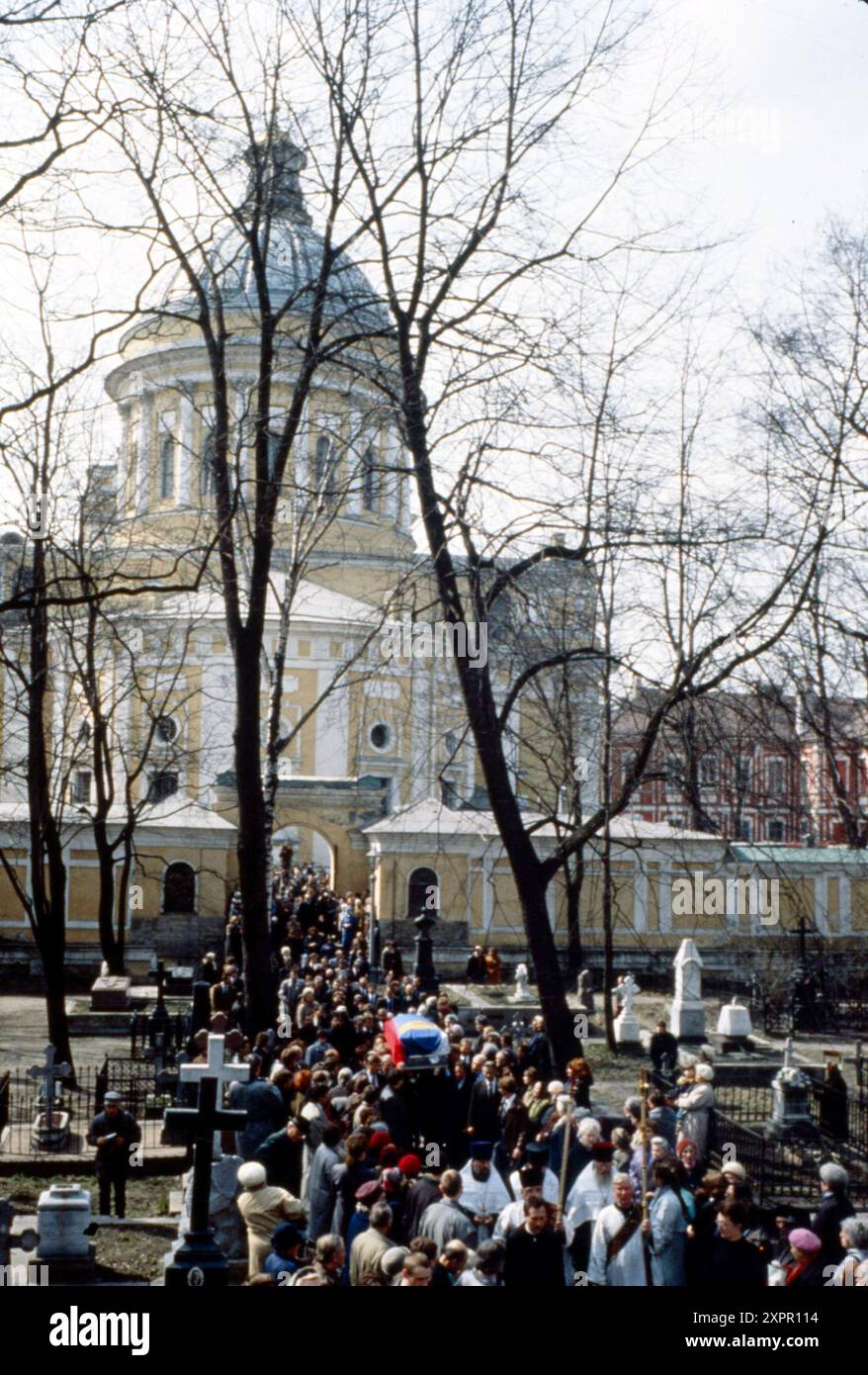 29-04-1992 San Pietroburgo Archivio Storico Olycom/LaPresse Il Granduca Vladimir Kirillovitch Romanov (Porvoo, 30 agosto 1917 - Miami, 21 april 1992) è stato pretendente al trono imperiale russo e capo della famiglia Romanov dal 1938 fino alla sua morte. Nella Foto: I funerali di Granduca Wladimir Kirillowitsch Romanov im Foto: Die Beerdigung von Großherzog Wladimir Kirillowitsch Romanov Credit: LaPresse/Alamy Live News Stockfoto